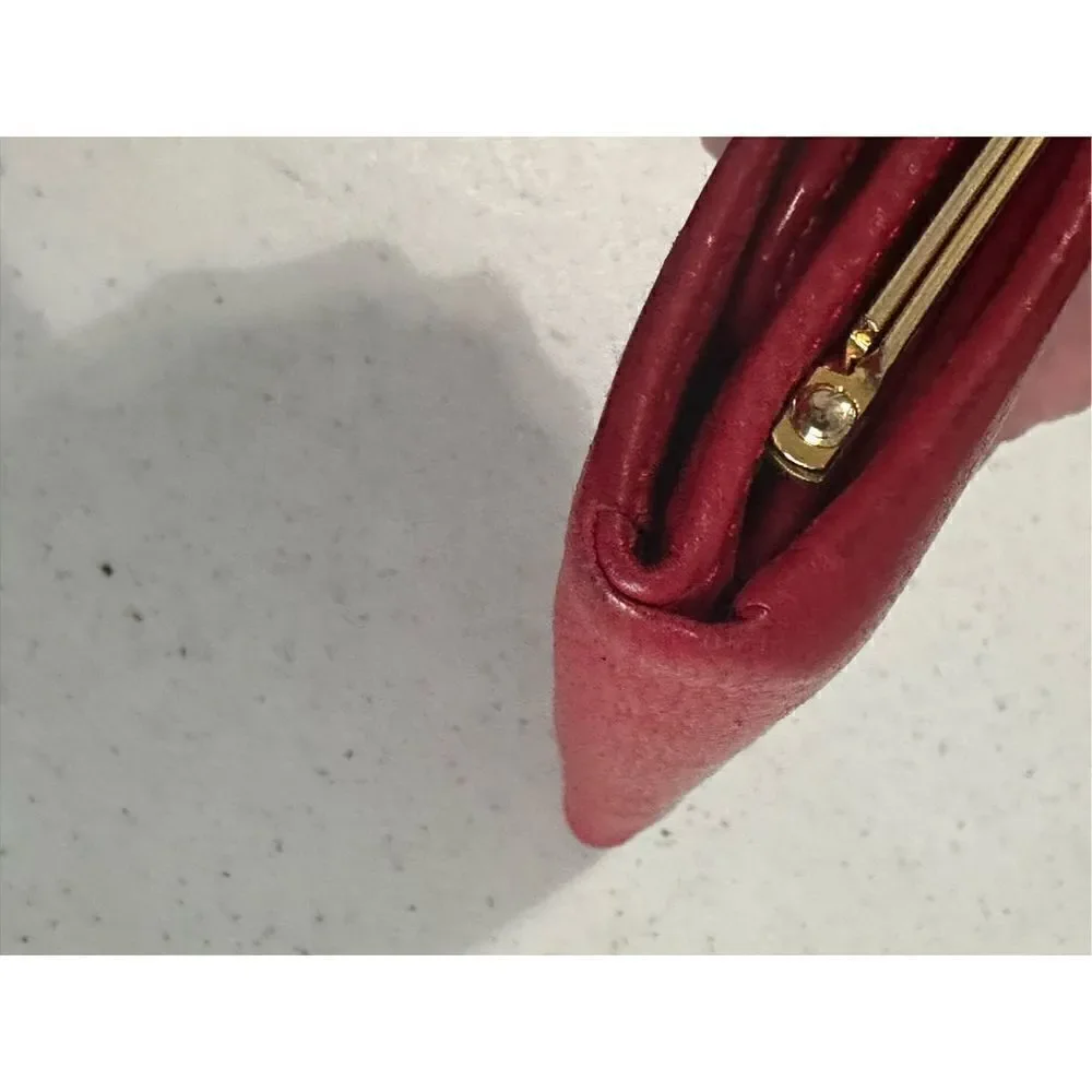 Carre Royal Women's Leather Trifold Kiss Lock Wallet Red